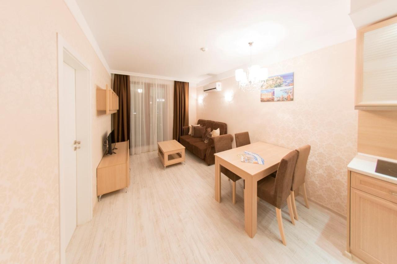 Deluxe Two-Bedroom Apartment,736806493:JPEG
